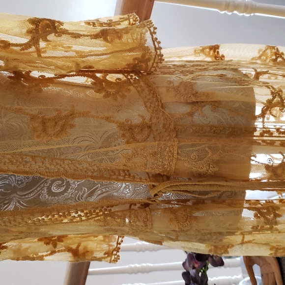 Laced cover up 💛 - Picture 3 of 4